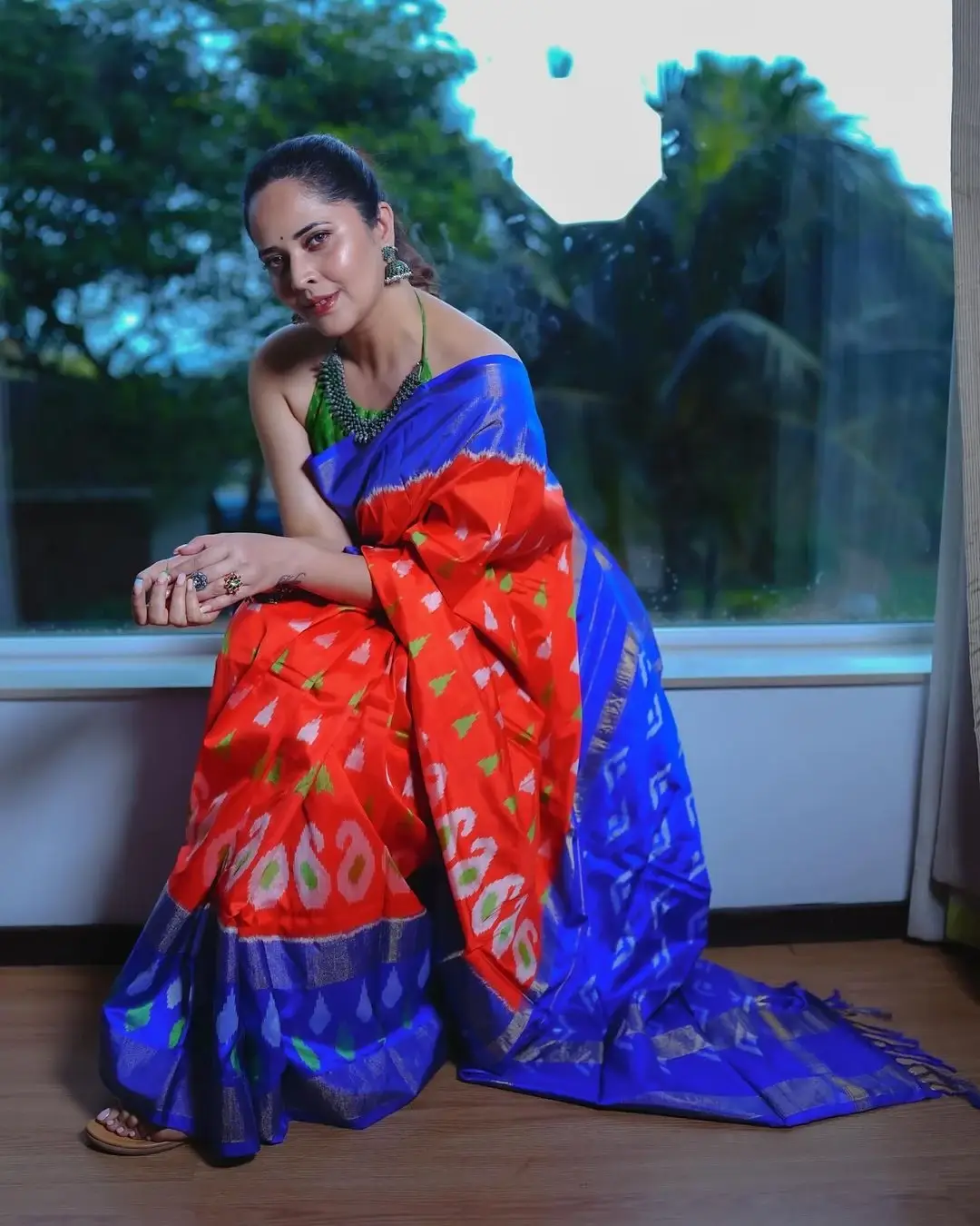 South Actress Anasuya Bharadwaj in Sleeveless Orange Saree